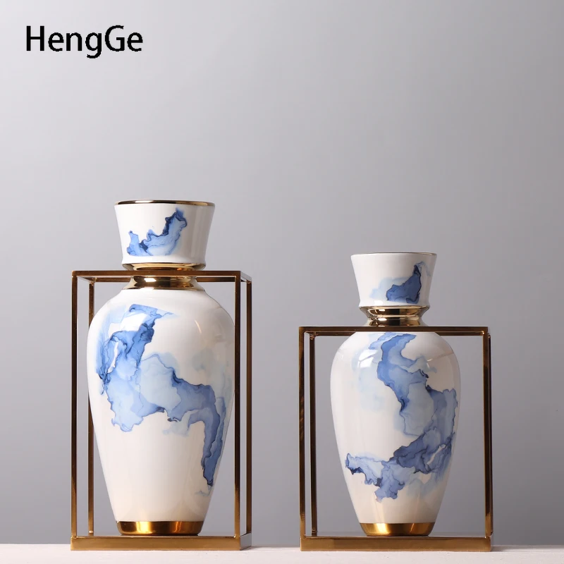 

Minimalistic Decor Vase Flowing Cloud Painted Blue and White Porcelain Flower Pots Decorative Gold Iron Art Frame Accessories