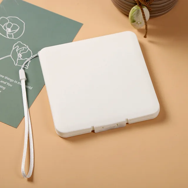 2021 Matte KN95 Save Mask Holder Temporary Storage Flip Cover Dust-proof Portable Outdoor Disposable Mask Storage Box Organizer White