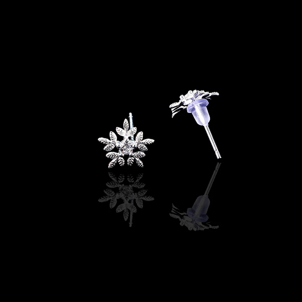 Exquisite Fashion Silver Snowflake Earrings Inlaid Crystal Hollow Earrings Girl Sweet Cute Jewelry Holiday Gift Wedding Jewelry