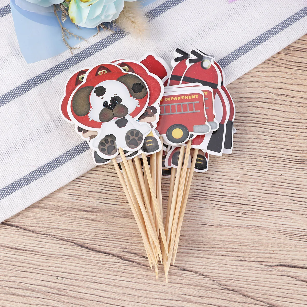 Cake Toppers Fashion Unique Fire Truck Pattern Dessert Toppers Cake Picks Fruit Picks for Wedding Party Banquet Kids Birthday