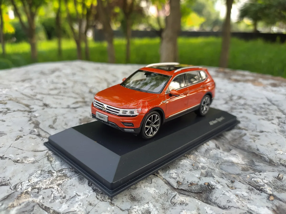 Новая модель автомобиля VOLKSWAGEN TIGUAN L оранжевого цвета 1:43 | Игрушки и хобби