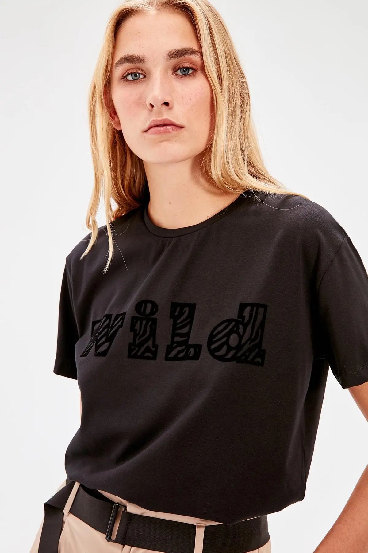 

Trendyol Black Basic Knitted T-Shirts TWOAW20TS0126