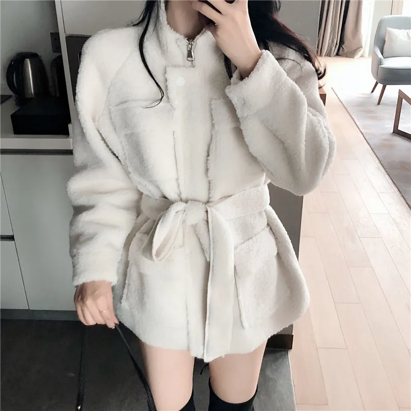 9106# чистая цена для фотосессии, Корейская стильная шикарная плюшевая бархатная куртка средней длины с высоким воротником и шнуровкой на талии для похудения