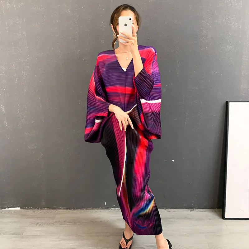 

Changpleat 2021 Autumn Women New Miyake Pleated plus size ruched dress Fashion Printed Loose V-neck Bat sleeve fishtail dress