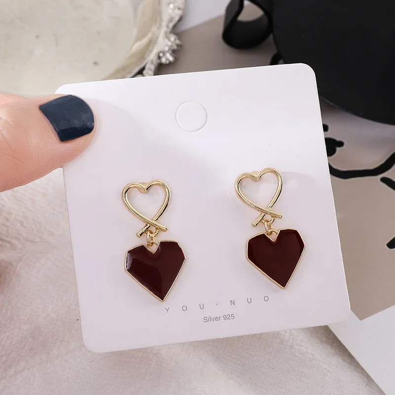 

Sweet and gentle love earring Korean personality hollow out lovely stud earrings