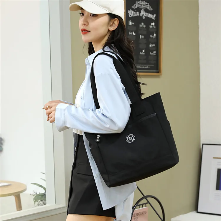 2021 New Nylon Large Capacity Summer Ladies Beach Shoulder Bag Woman Designer Handbags Youth Ladies Bags Tote Ladies Casual Bag