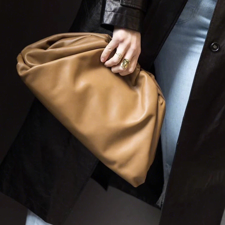 

Net Red Star Folded Handbag of the Same Style 2009 New Cloud Bag Fashion Large Capacity Handbag with Oblique Handbag