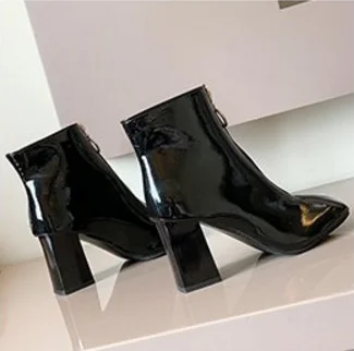 Женские полусапожки из лакированной кожи; Цвет черный, бежевый; коллекция года; зимние элегантные ботинки на толстом каблуке; женские Теплые ботильоны на высоком каблуке