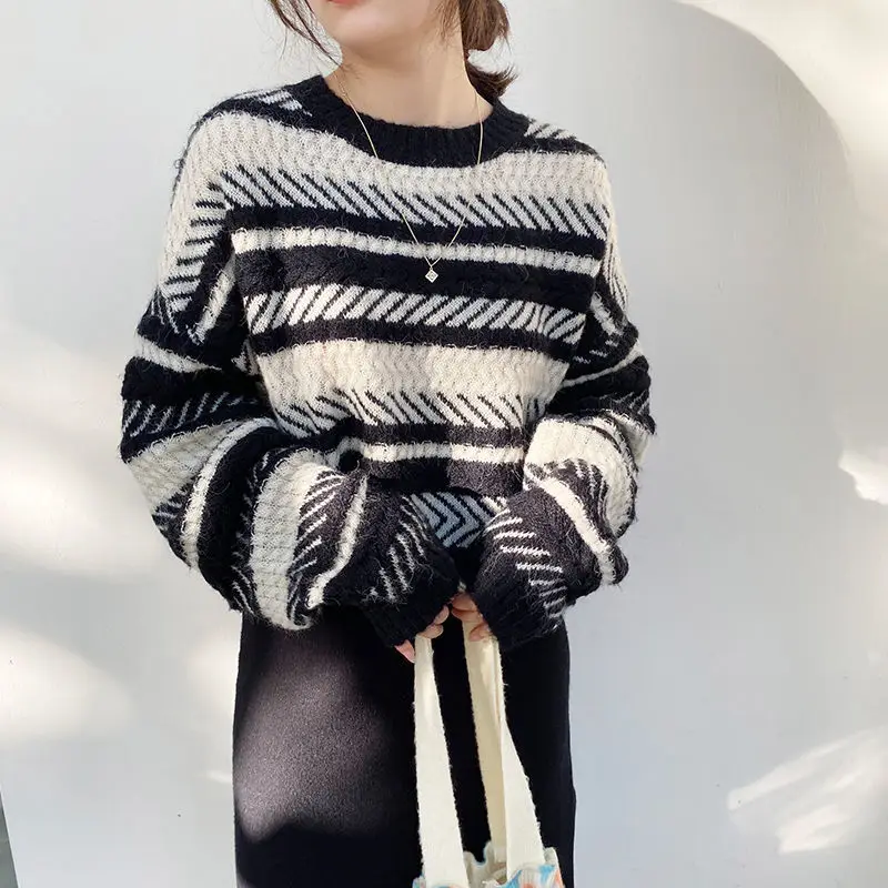 

Autumn / Winter 2020 Sweater Women's New Korean Version Color Contrast Stripe Slouchy Style Loose Crew Neck Pullover Sweater