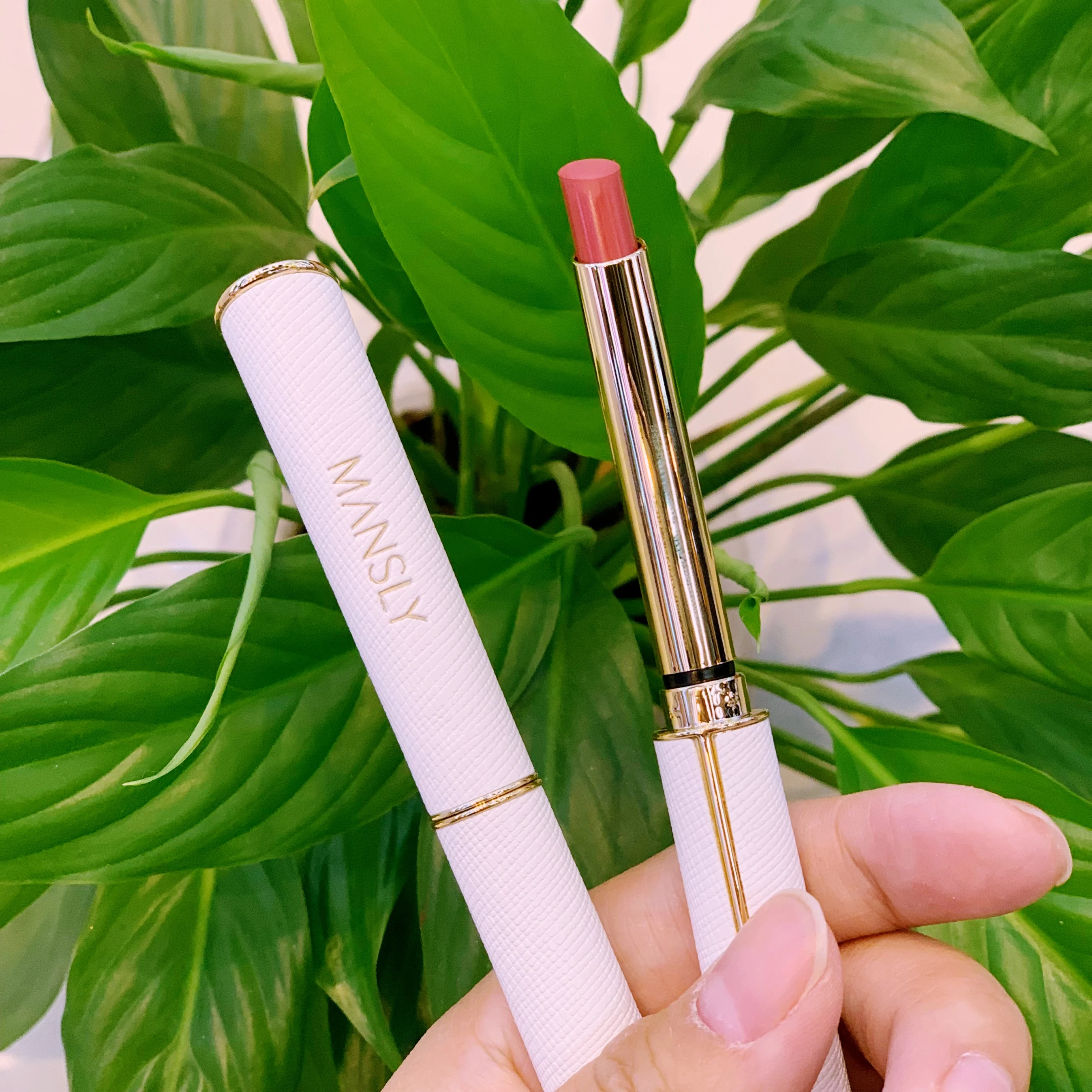 

Soft Velvet Lipstick Long Lasting Lip Makeup Matte Silky Lightweight Pigmented Waterproof Lipstick Korean Style Women's Cosmetic