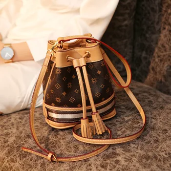 

2020 New Genuine Leather Bag Women French Niche Bucket Bag Wild Fashion Brand Tassel Messenger Bag
