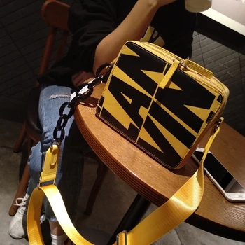 

2020 Leather Handbags Chain Shoulder Messenger Bag Graffiti Letter Fashion Trend Small Square Bag Panelled Women Leather Handbag