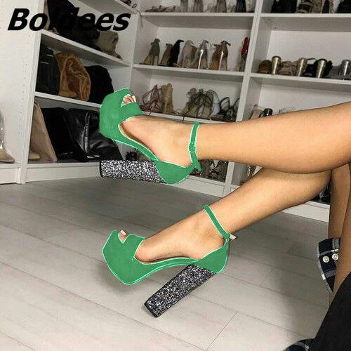 Зеленый Boldees/шикарные черные замшевые босоножки на платформе с не сужающимся книзу массивным каблуком; стильные модельные туфли с открытым носком и пряжкой, украшенные блестками - Цвет: Зеленый
