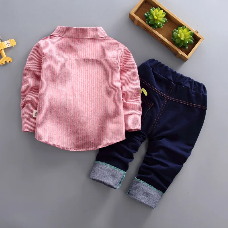 Коллекция года, осенний комплект одежды для маленьких мальчиков, одежда для детей рубашки с длинными рукавами Топы+ джинсы комплект одежды из 2 предметов для маленьких мальчиков