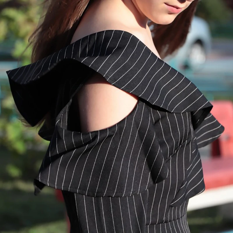 Женский Короткий комбинезон с оборками летний пикантный пляжный в полоску