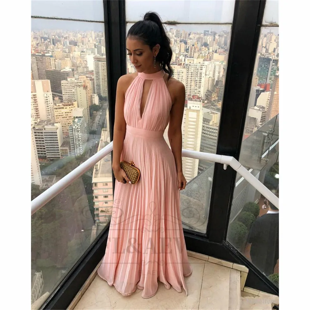 2019 New Summer Beach Boho Chiffon Bridesmaids Dresses A Line Halter Neck Pleats Flowy Chiffon Long Maid of Honor Gowns (1)