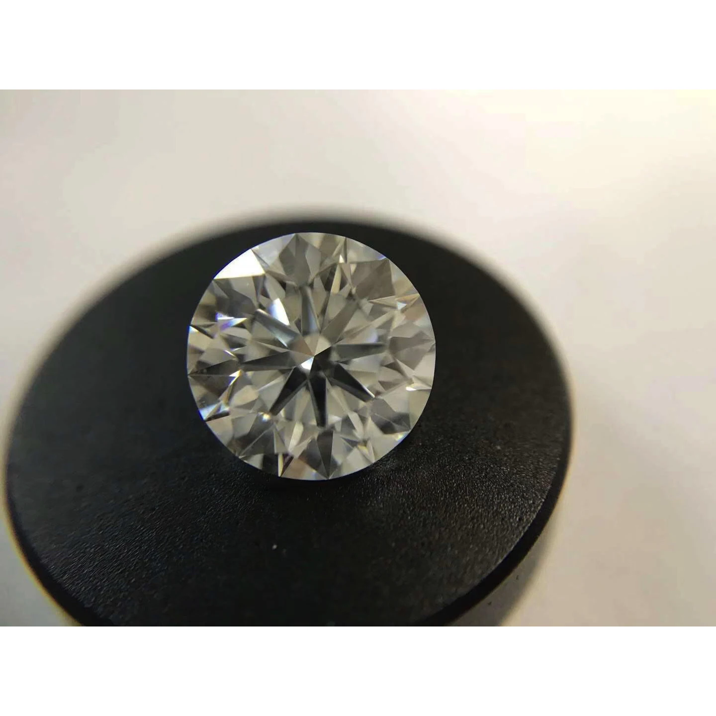 Moissanite 8mm E F Color 2ct Carat Loose stone Round Brilliant Cut High quality Lab Diamond jewelry bracelet DIY material Moissanite 8mm E F Color 2ct Carat Loose stone Round Brilliant Cut High quality Lab Diamond jewelry bracelet DIY material