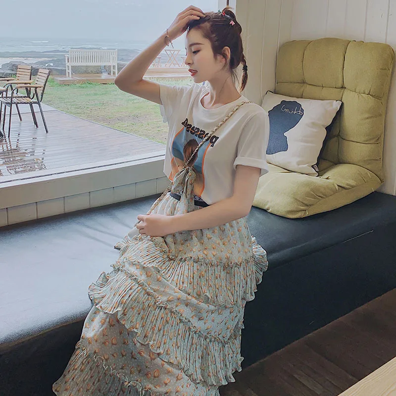 

Photo Shoot Women's 2019 Popular Online Celebrity by Age Set-Style Printed T-shirt Summer French Floral-Print Cake Skirt