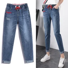 Женские джинсы с высокой талией для мам, джинсовые брюки на завязке, синие свободные брюки с вышивкой, Осенние эластичные джинсы-карандаш для бойфренда