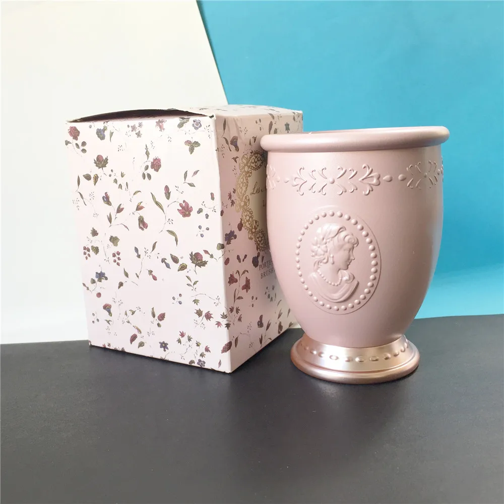les Merveilleuses LADUREE Brush Holder Pink _ 1 (2)