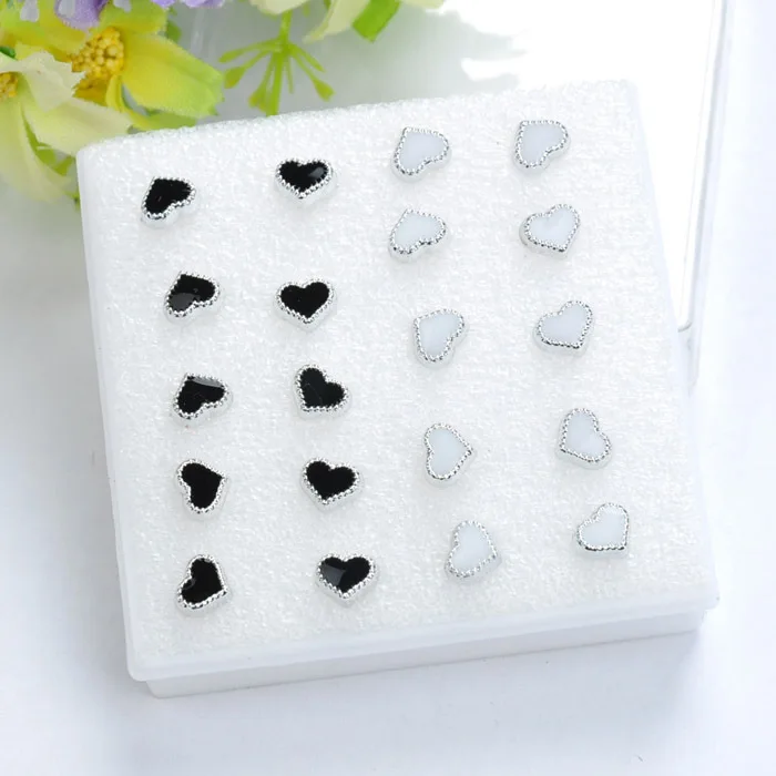 Youmo Small Clover Butterfly Plastic Earing