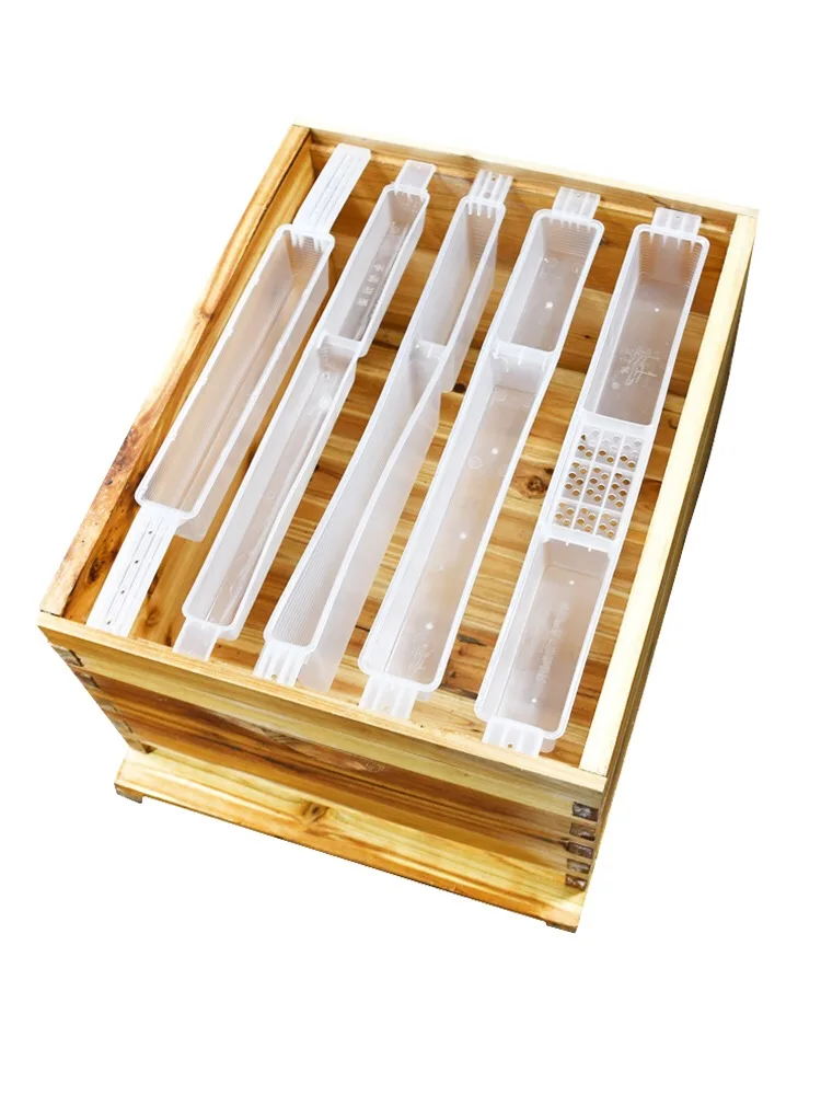 Beekeeping Tools Beekeeping Accessories Bees Water Feeder 1.5 Kg Plastic Bee Feeder Beekeeping Tools Bees Water Drinker Beehive Hanging Feeder Apiculture Beekeeper Equipment 5 Pcs