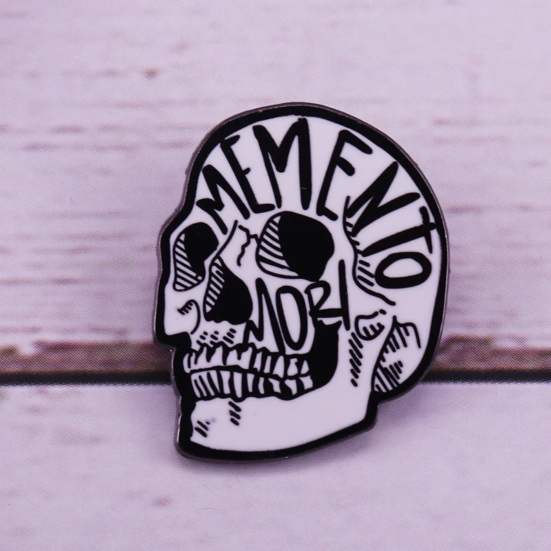 Spilla Memento Mori Skull Badge Death Pin Horror Gothic Art