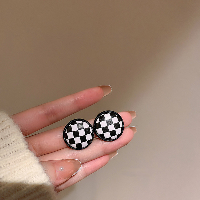 Round Square Button Stud Earrings for Women Black White Color Striped Vintage Earrings Checkeerboard Shpaed