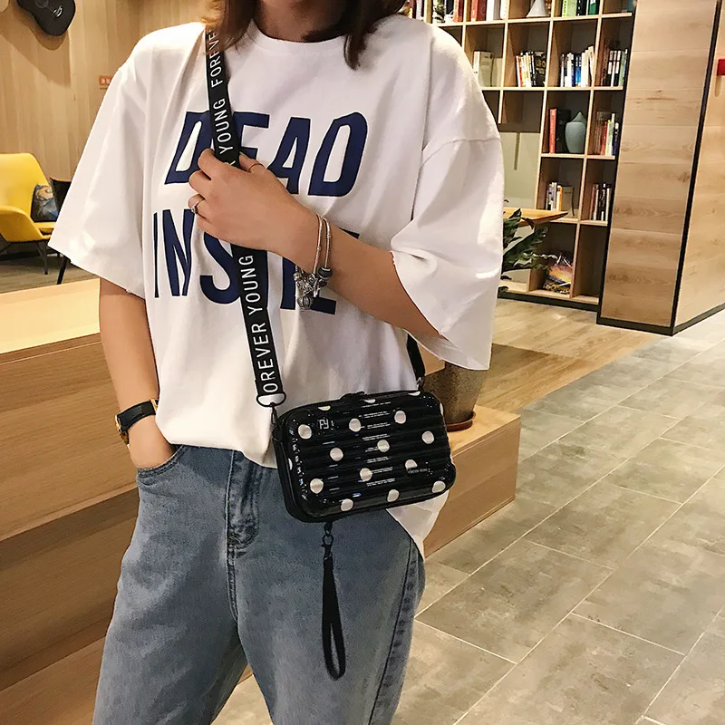 

INS Mini Network Red Packet Mini Small Box Makeup Travel Wash Bag Textured Shoulder Hard Case Small Square Box Bag