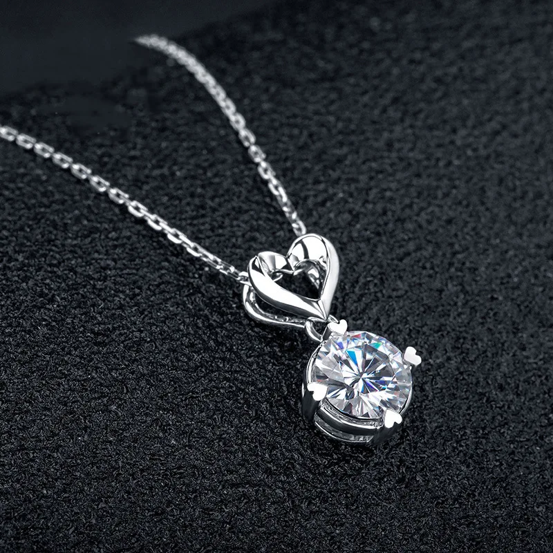 

Heart Female Love Crystal Pendant Tanabata Valentine's Day Generous Simple Temperament Silver Necklace for Women Romantic Gifts
