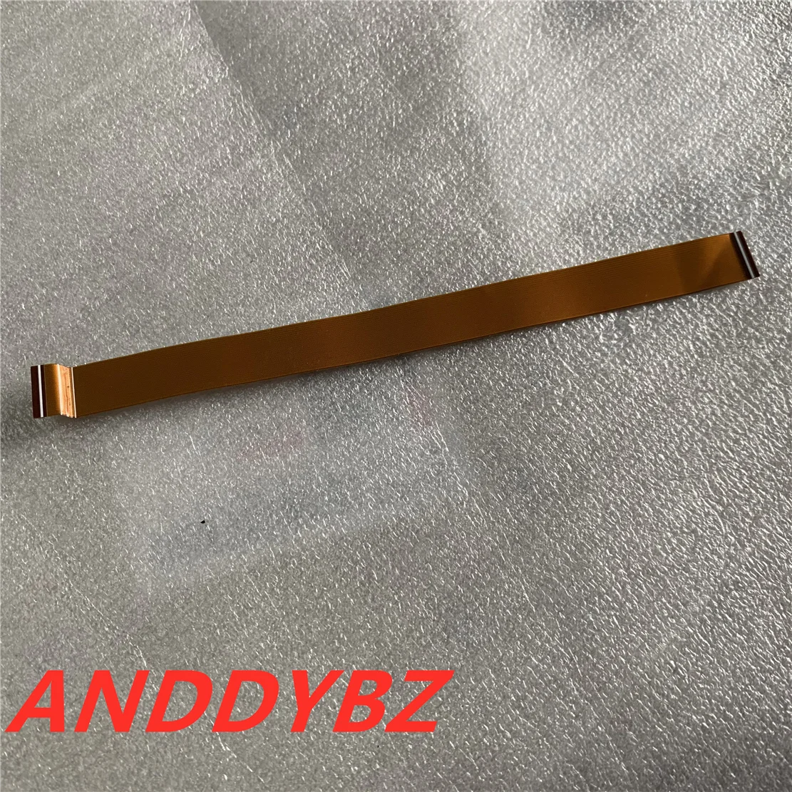 

Оригинальный телефон с кабелем