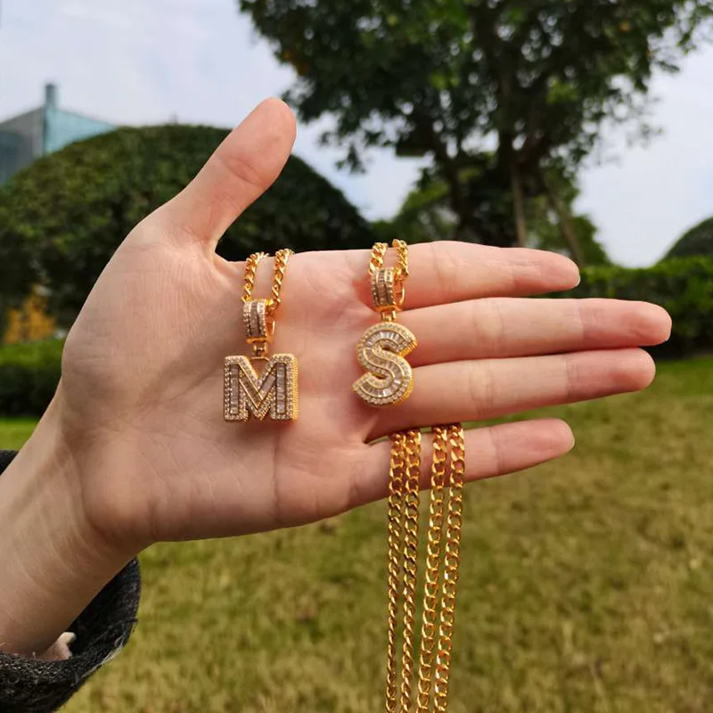 LETTER M NECKLACE IN GOLD