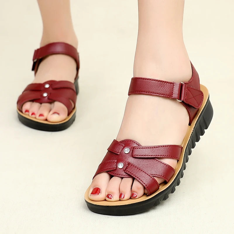 Summer new mother Genuine leather sandals large size soft soled Style woman sandals casual comfortable grandmother flat