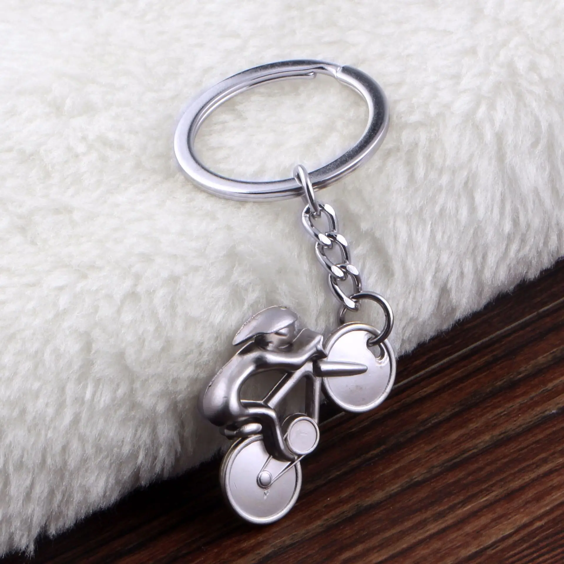 New Metal Sporty Man Road Bicycle Figure Keychains Keyring Trinket Souvenirs Creative For Bike Cycling Lover Biker Key Chain