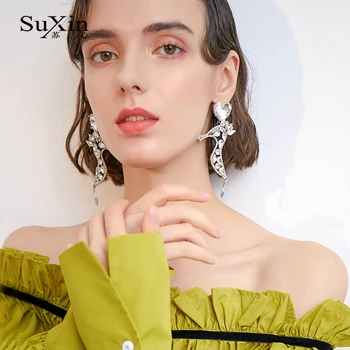 

SuXin Long Temperament Earrings Female Seahorse Artificial Rhinestone Pendant Earrings sent for Girlfriend