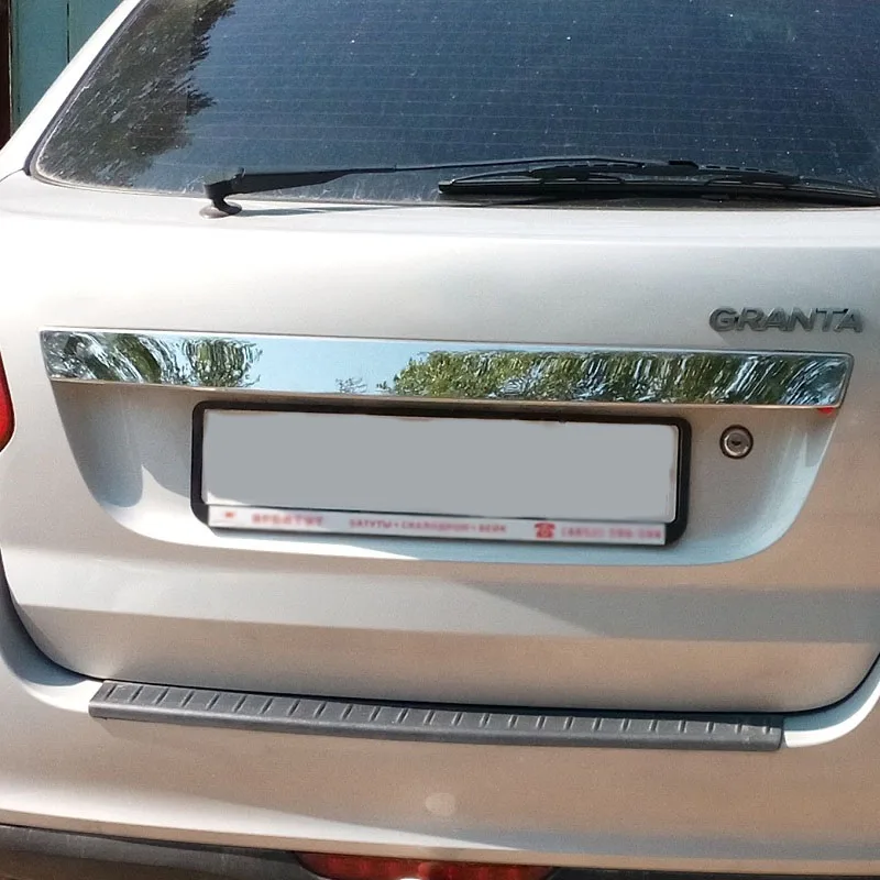 Хромированная накладка на дверь багажника для Lada Granta Liftback Лада Гранта Лифтбэк