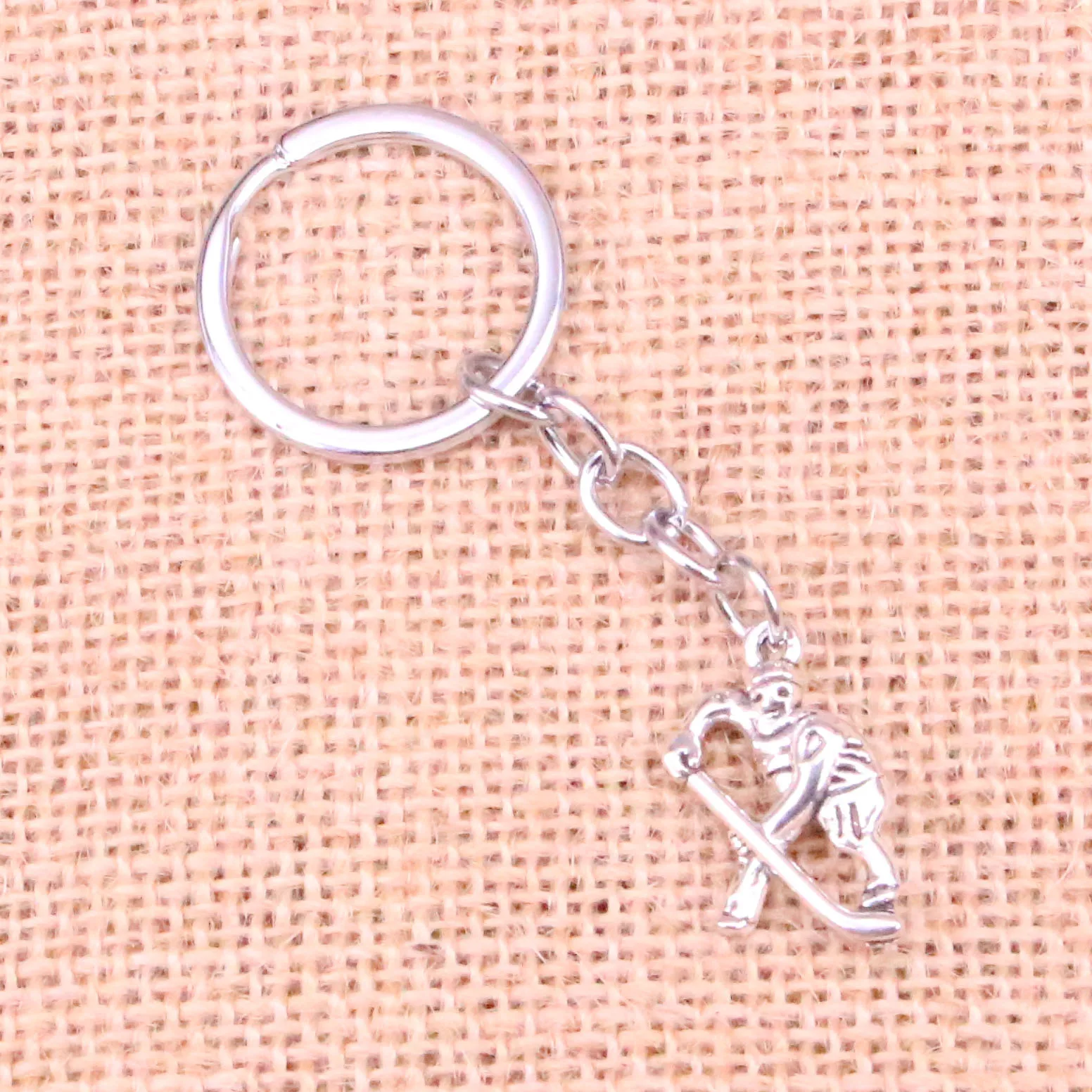 20pcs Hockey Player Sporter Keychain 25*16mm Pendants Car Key Chain