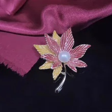 Корейская креативная цветная разделительная брошь в виде кленового листа, простая натуральная пресноводная настоящая жемчужная брошь от производителя D