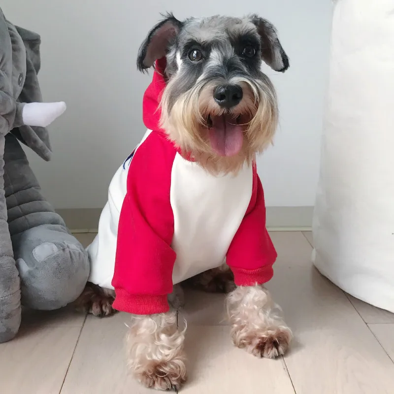 

Red and white stitching hoodie sweater clothes are very fashionable outdoor sports clothes suitable for small and medium dogs