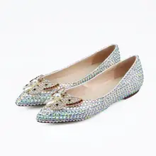 Однотонные туфли на плоской подошве с острым носком, украшенные жемчугом и стразами