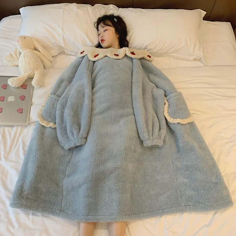 Плюшевая и утолщенная ночная рубашка женская может носить слитную пижаму на