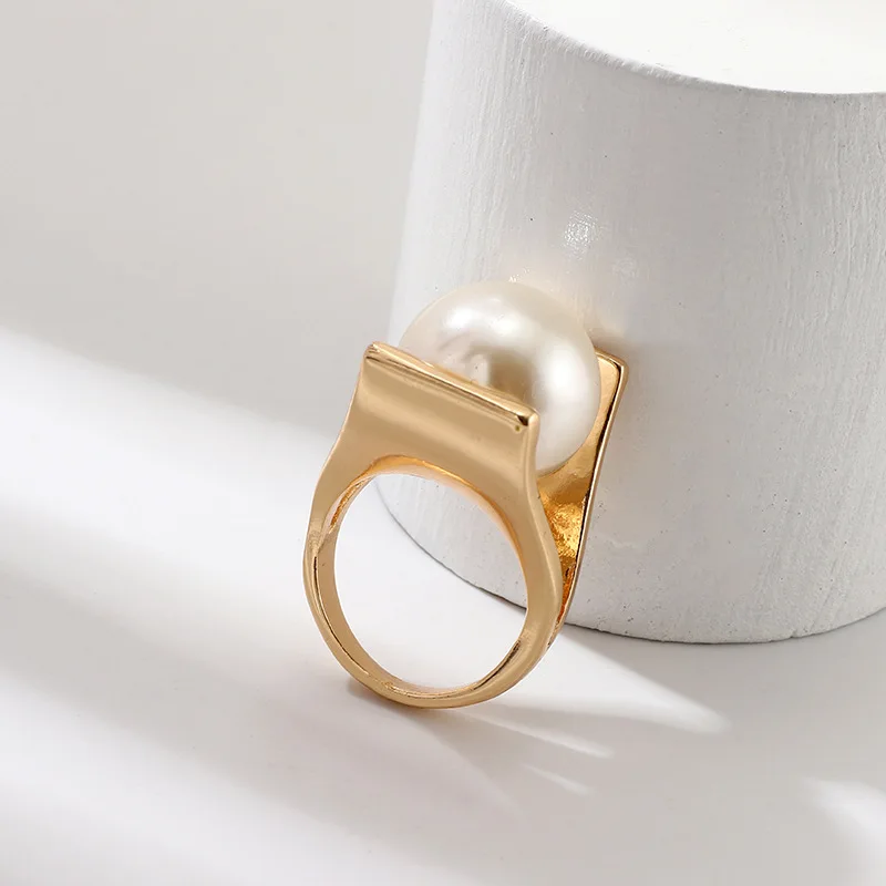 

2019 Fashion Simple Rings For Women Golden Color Geometric White Ball Shape Pearl Decoration Alloy Rings Female