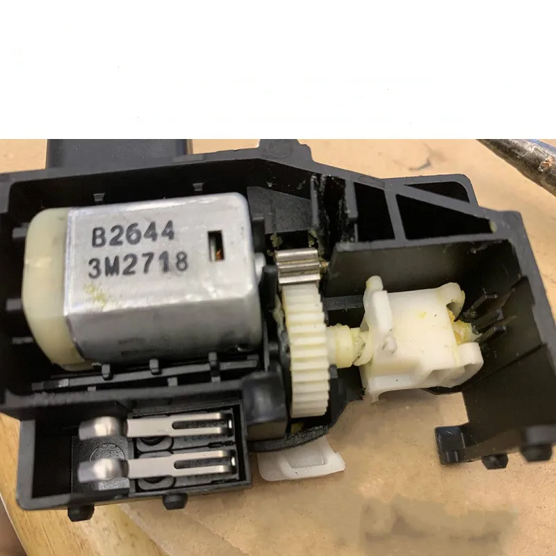 

AZGIANT For VW Touareg Tailgate Tiguan Lock Motor Gear for Porsche Cayenne Macan Lock Block dc motor car Accessories