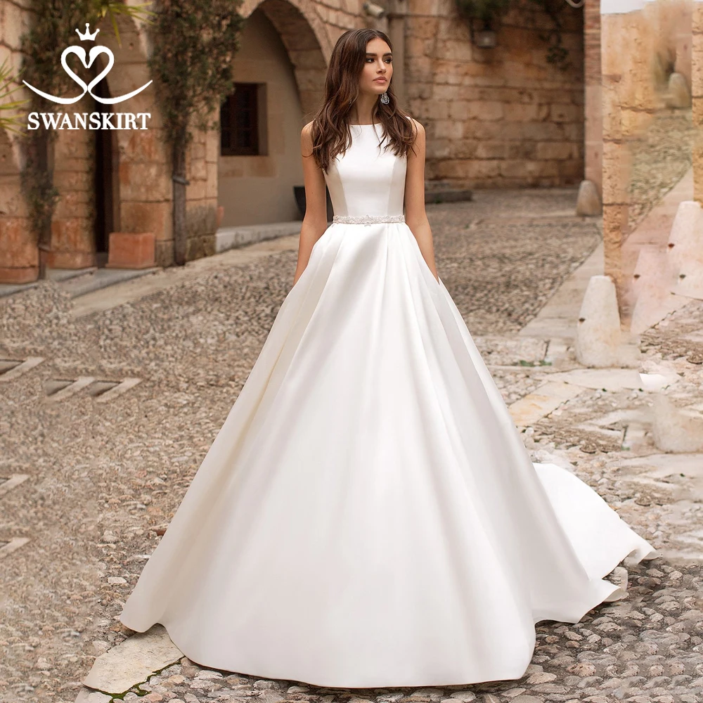 

Vintage Beaded Satin Wedding Dress Swanskirt N155 O-Neck Crystal Button A-Line Princess Court Train Bridal Gown Vestido de novia