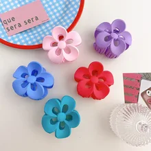 

2022 Trendy INS Frosted Hollow Flower Model Girl Simple Disc Hair Claw Plastic Large Daisy Hair Accessories For Women
