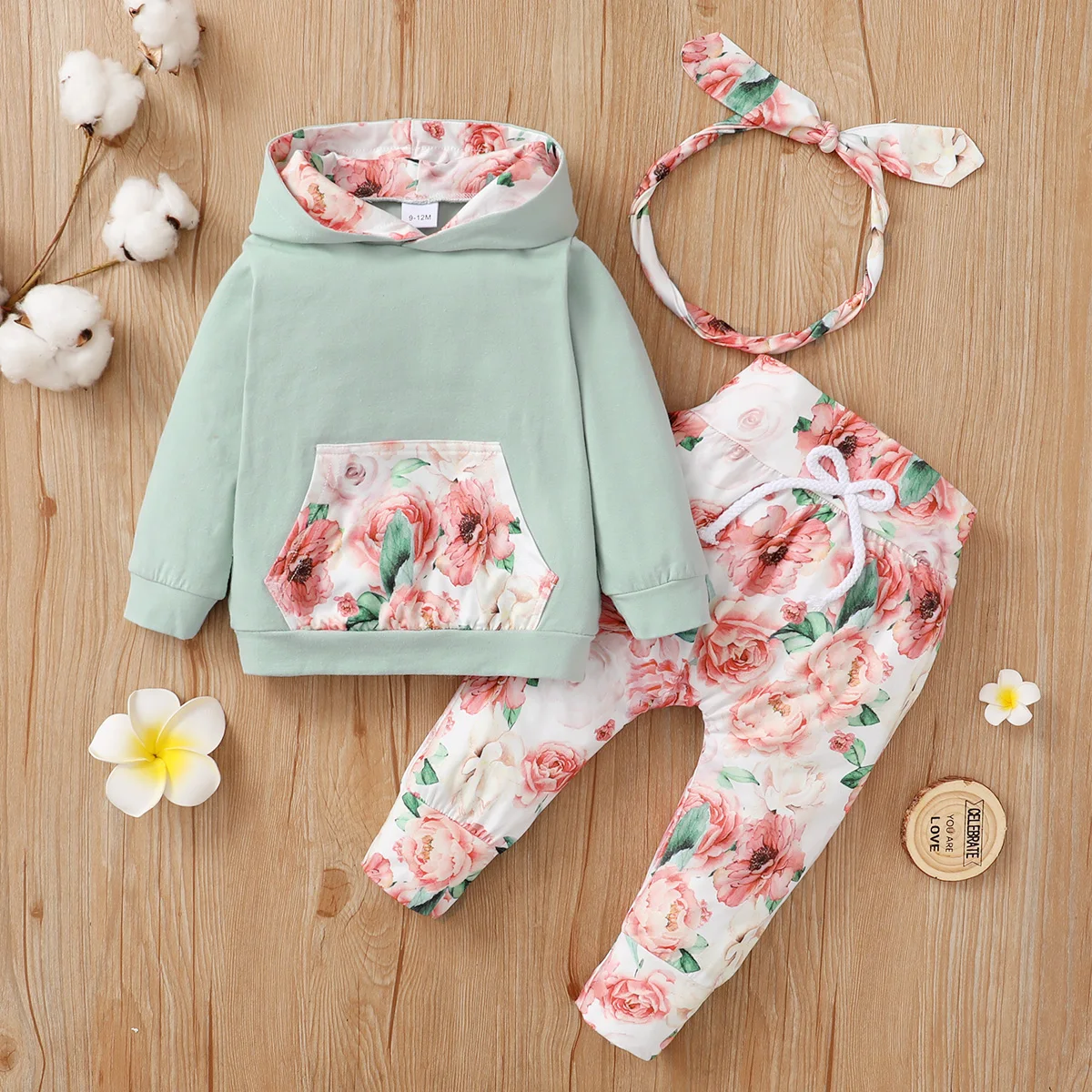 Conjunto 3 peças com estampa floral com capuz para bebê