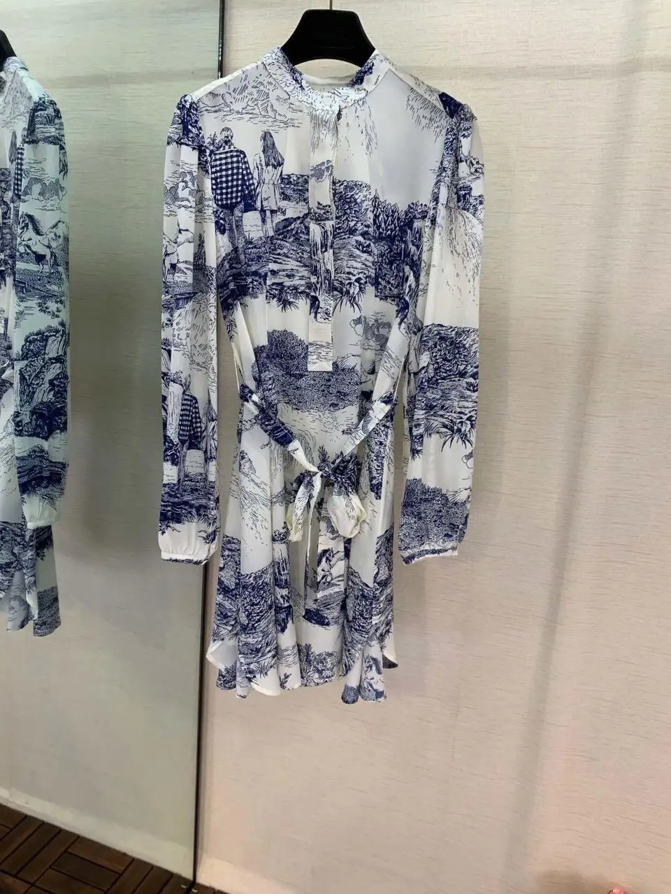 

2019 new women long sleeve silk-printed landscape pattern belt dress 0910