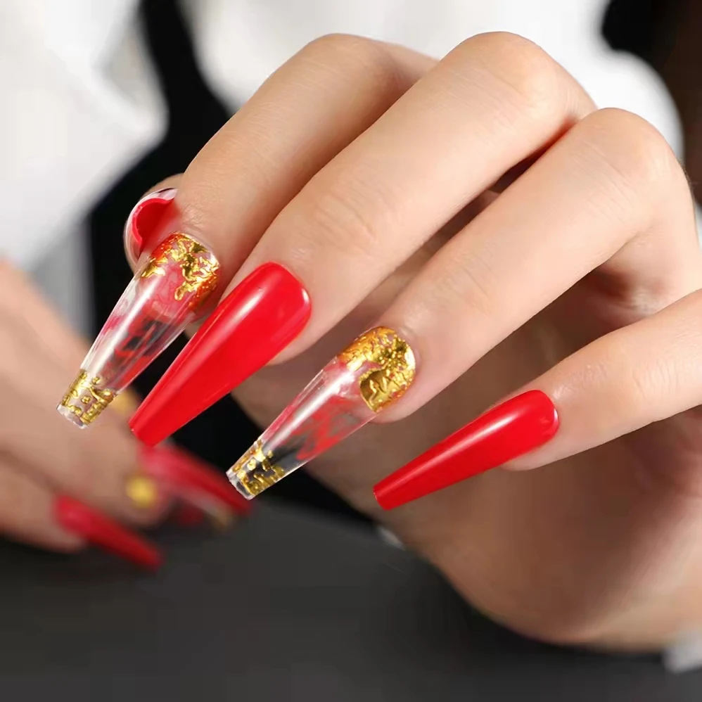 Ongle Rouge Avec Feuille D or