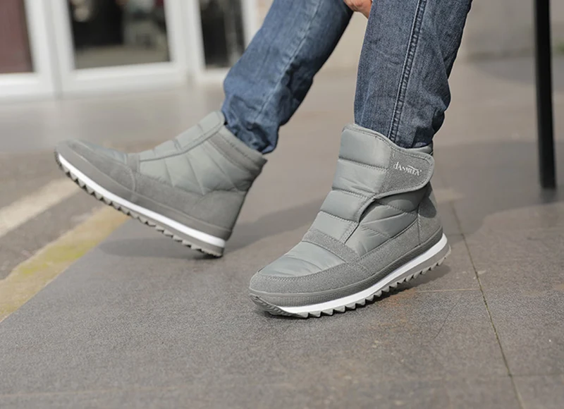 Winter anti-slip waterproof light comfortable comfortable warm wool snow boots men cotton shoes short boots in the elderly shoes