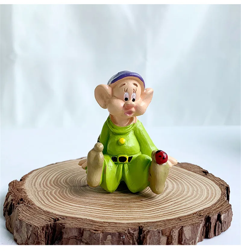 Экшн-фигурка Disney из смолы Белоснежка и семь гномов 7 см игрушки Коллекционная